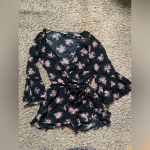 American Eagle Floral Surplice bell sleeve romper size medium
